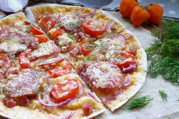 15 рецептов пиццы из тонкого теста на любой вкус
