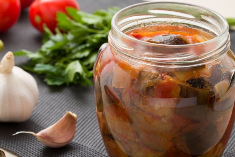 15 вкуснейших рецептов баклажанов с помидорами на зиму