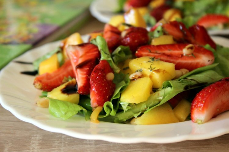 15 салатов с манго, которые готовятся проще простого
