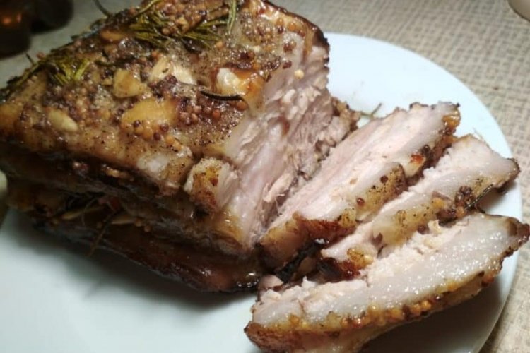 10 лучших рецептов свиной грудинки в духовке