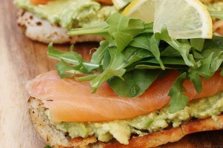 12 вкуснейших бутербродов с авокадо и лососем