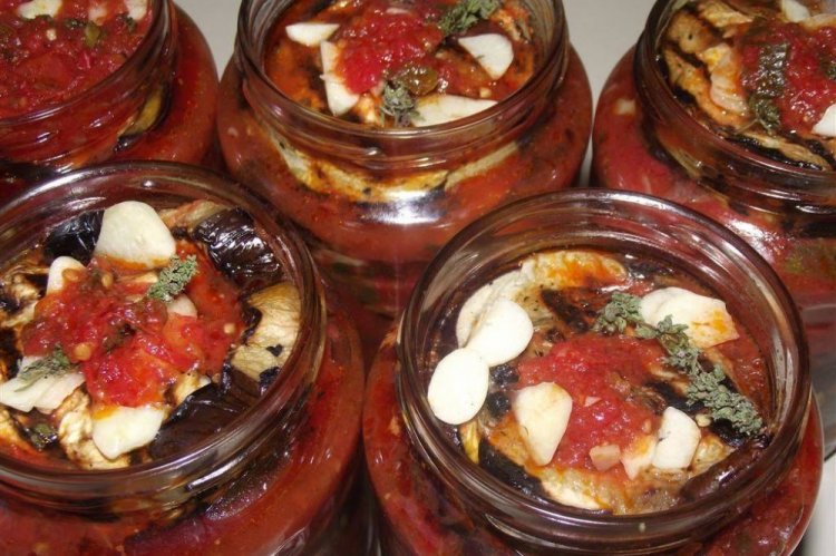 15 прекрасных рецептов баклажанов с помидорами на зиму