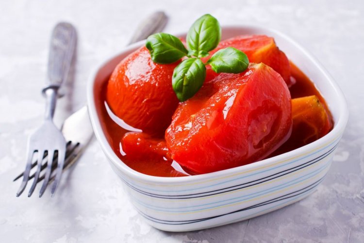 20 простых рецептов помидоров в собственном соку на зиму