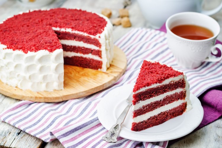 15 превосходных рецептов крема для торта «Красный бархат»