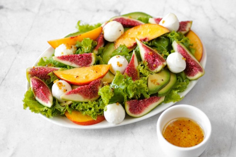 15 салатов с инжиром, которые станут вашими любимыми