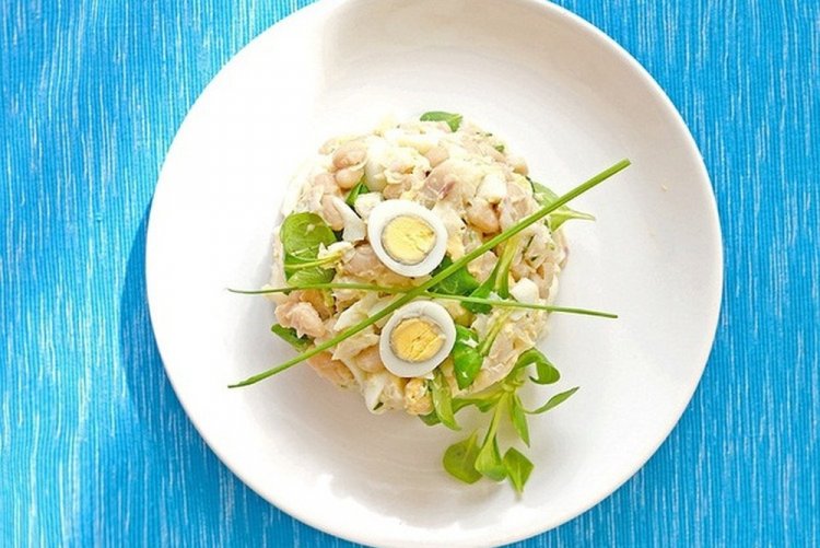 15 простых салатов с перепелиными яйцами
