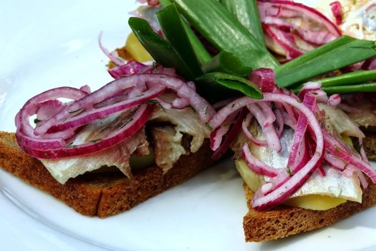 20 бутербродов с селедкой, которые украсят любой стол
