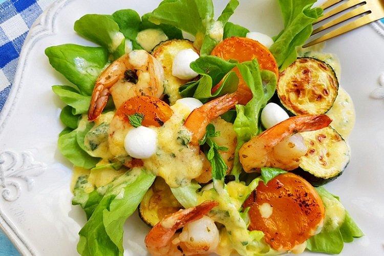 20 уникальных салатов с креветками и рукколой