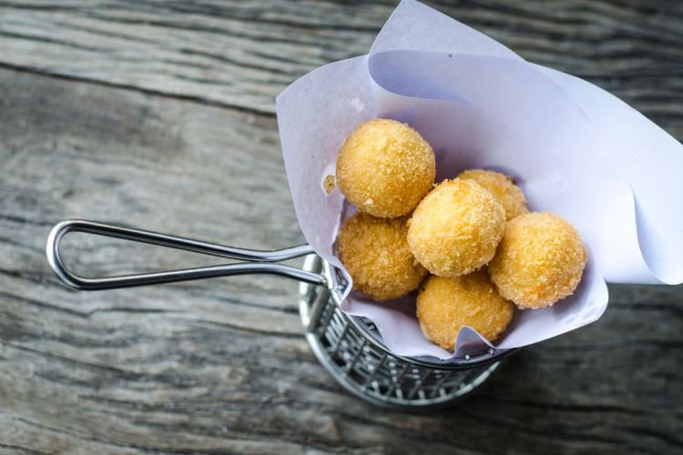 15 рецептов сырных шаров, которые готовятся проще простого