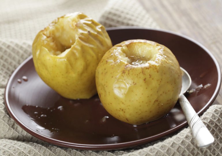 Запеченные яблоки: самые популярные рецепты вкусного десерта