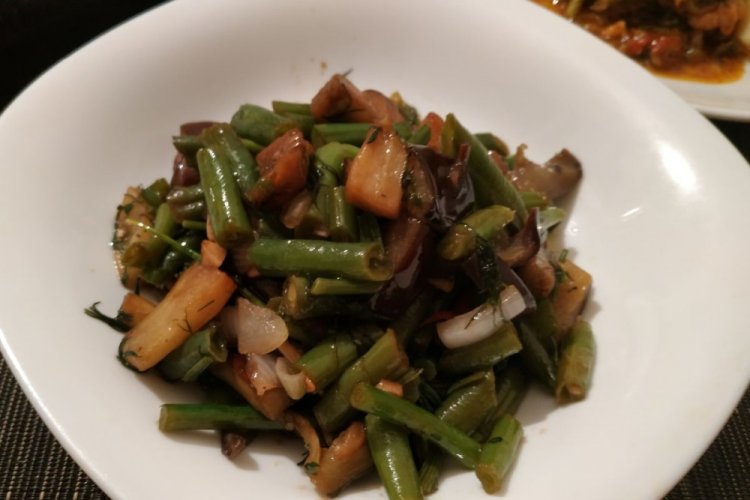 15 оригинальных салатов из зеленой фасоли на зиму