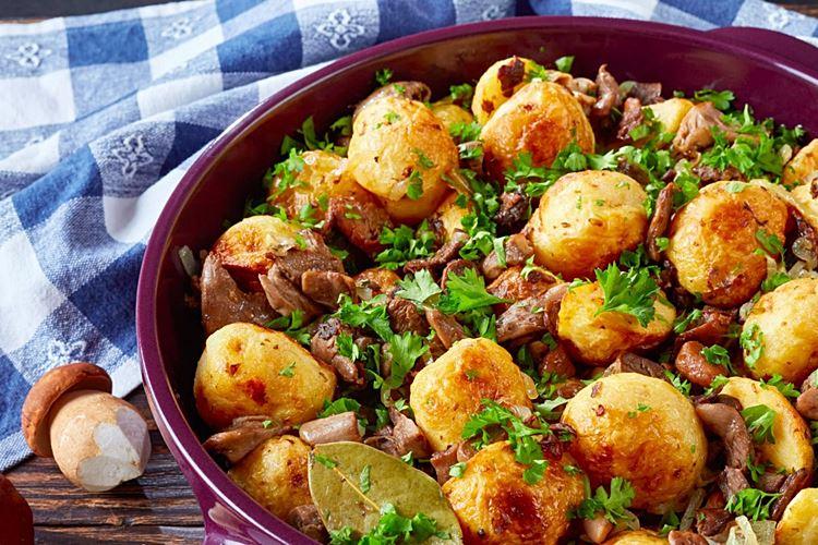 15 превосходных рецептов картофеля с грибами в печи