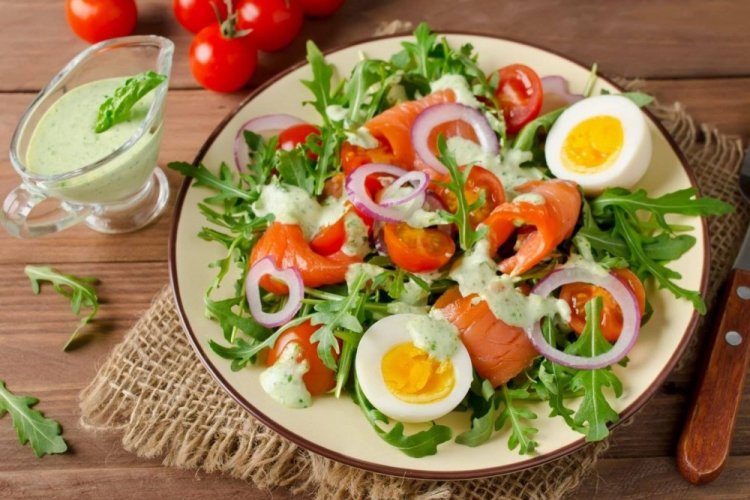 20 оригинальных салатов с помидорами черри