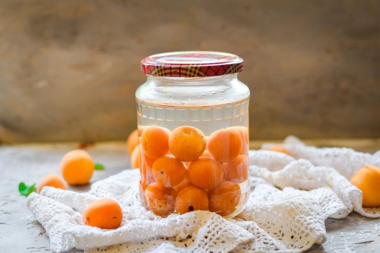 20 простых рецептов напитка из абрикосов на зиму