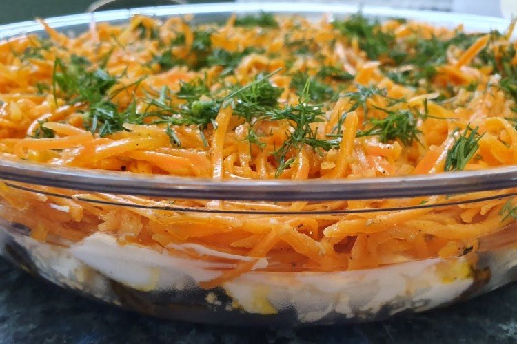 20 скоростных салатов со шкуркой курицы и корейской морковью