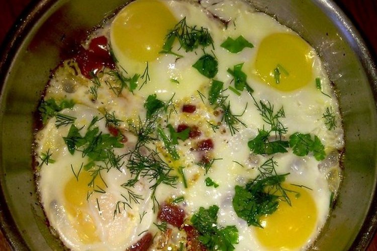 15 вкуснейших рецептов яичницы с колбасой