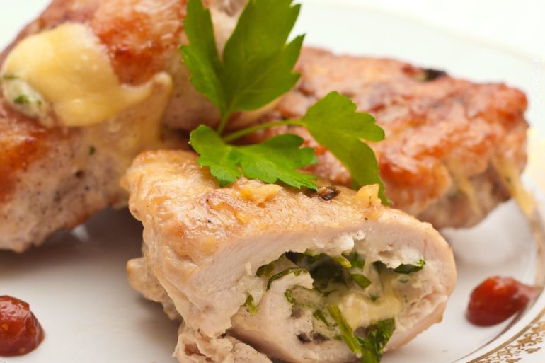 Куриные рулеты: 8 наиболее вкусных и аппетитных рецептов блюда