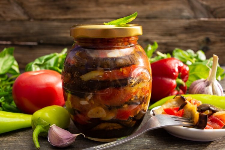12 лучших салатов из кабачков и баклажанов на зиму