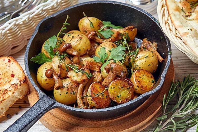 15 лучших рецептов картошки с грибами в духовке
