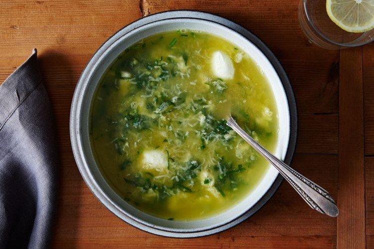 12 простых и вкусных щавелевых супов с яйцом