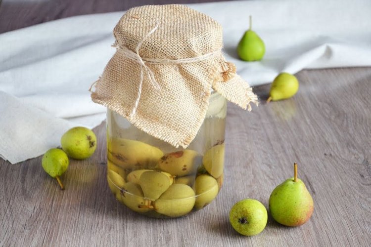 20 удивительных рецептов настойки из груши на зиму