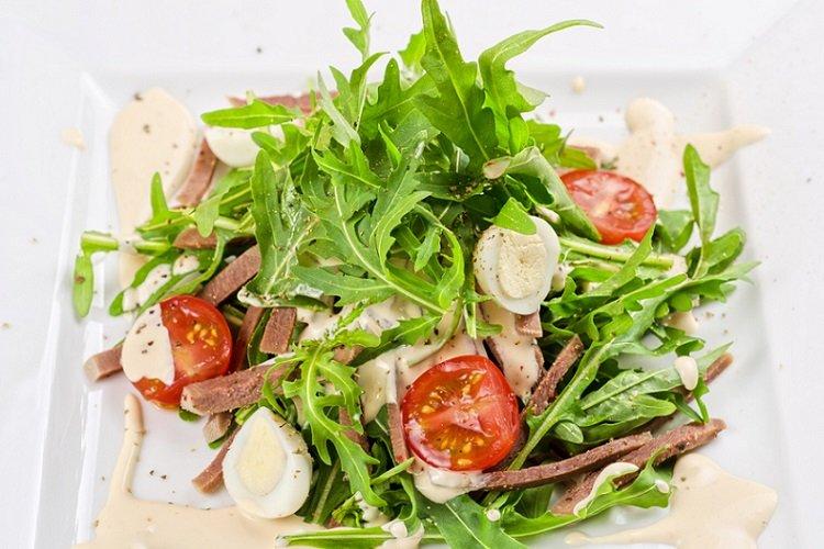 20 простых и вкусных салатов с рукколой